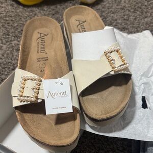 Autenti Women's Cream Leather Mules with Pearl Buckle